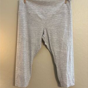 lululemon athletica Align Crop Heather Light Gray Capri Leggings